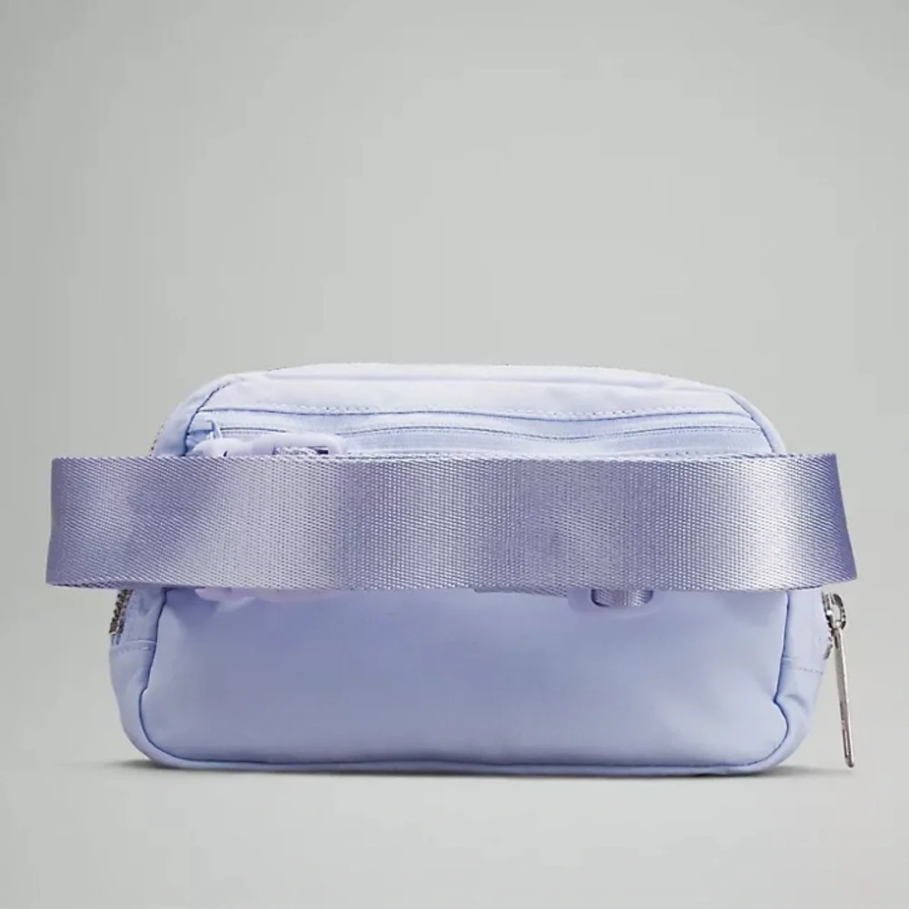 BNWT Lululemon Everywhere Belt Bag Pastel Blue - Picture 5 of 8